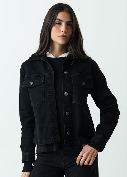 Chaqueta tipo Trucker en black denim