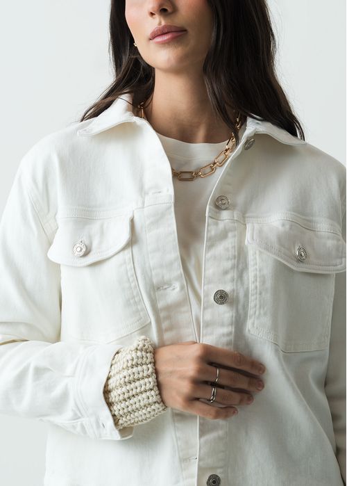 Chaqueta tipo Trucker en white denim