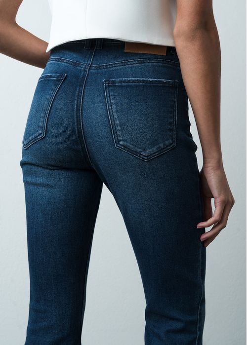 Jean flare tiro súper alto tono oscuro