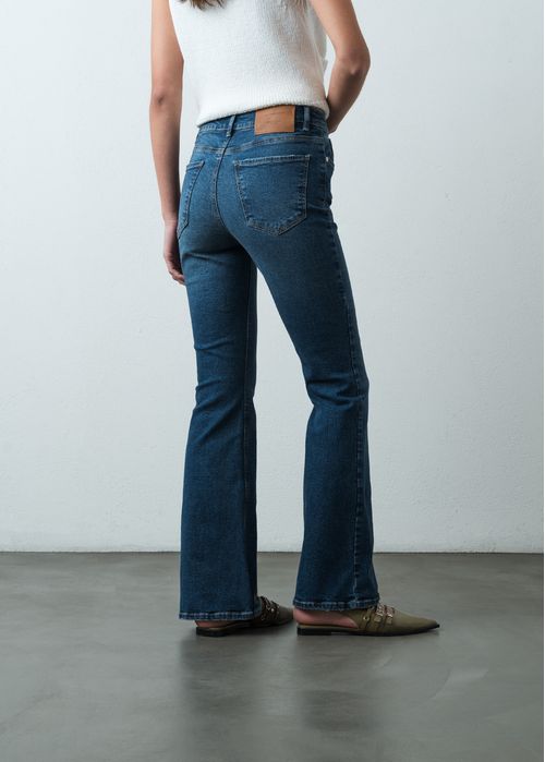 Jean Alto tiro alto de bota amplia