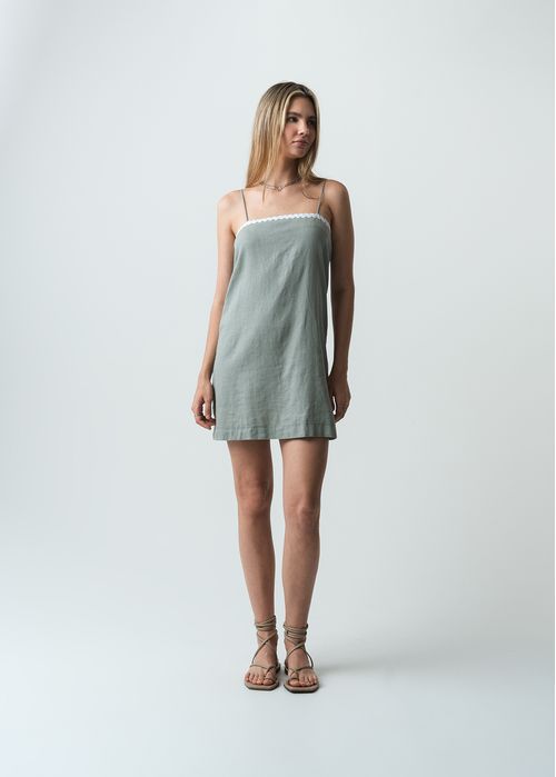 Vestido corto de escote recto
