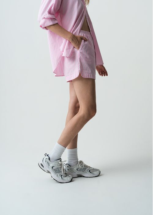 Short de diseño a rayas