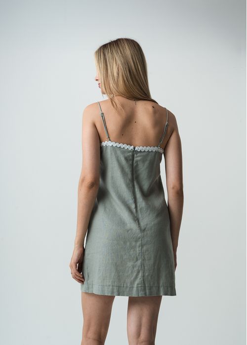 Vestido corto de escote recto