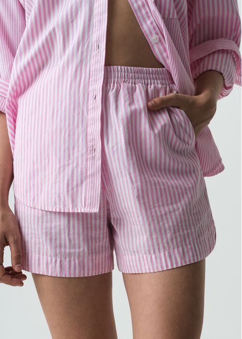 Short de diseño a rayas