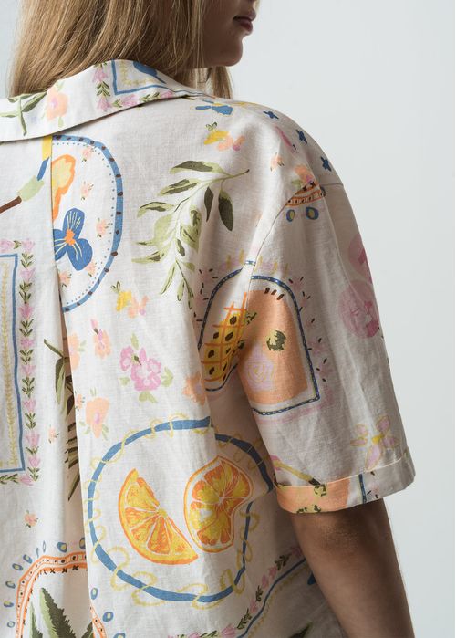 Camisa manga corta con estampado de flores