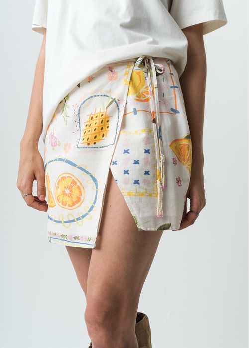 Falda corta estampada de flores