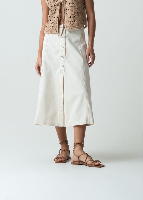 Falda midi en white denim