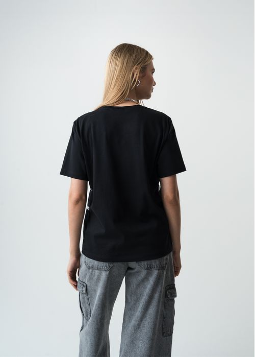 Camiseta manga corta con lentejuelas en frente