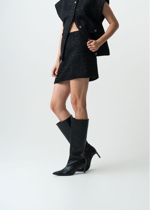 Falda corta con detalles brillantes