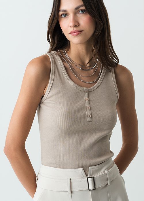 Camiseta manga sisa con tela acanalada