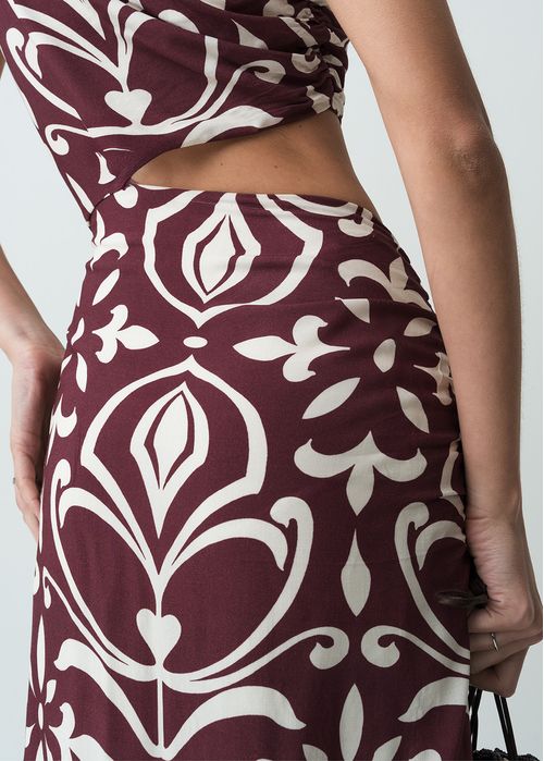 Vestido largo con escote asimétrico