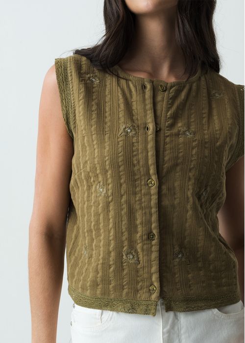Camisa manga sisa con detalles desagujados