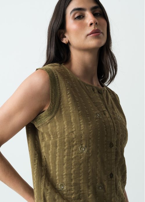 Camisa manga sisa con detalles desagujados