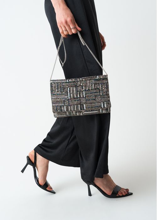 Bolso con apliques brillantes