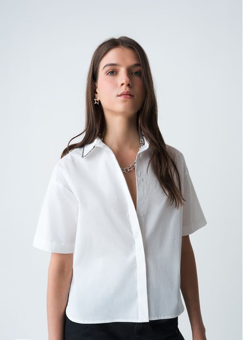 Camisa con bordado brillante