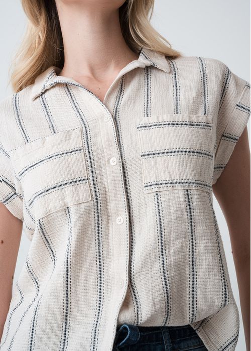 Camisa tejida con bolsillos