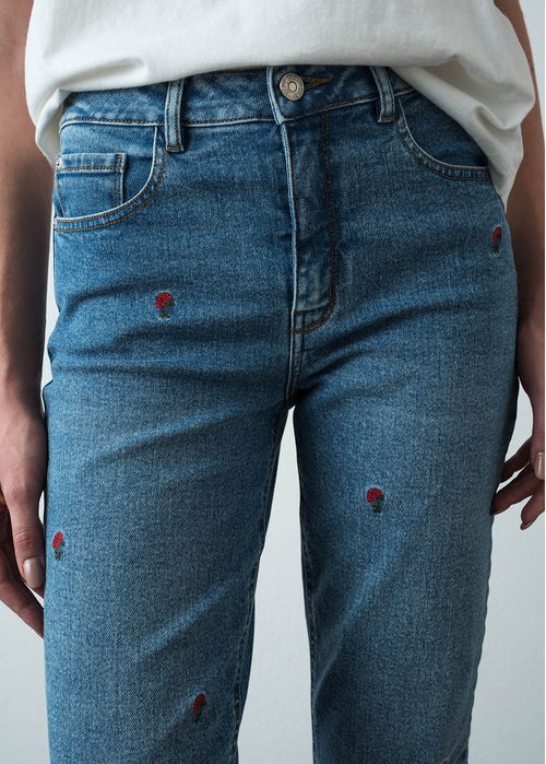 Jean Mom con bordados