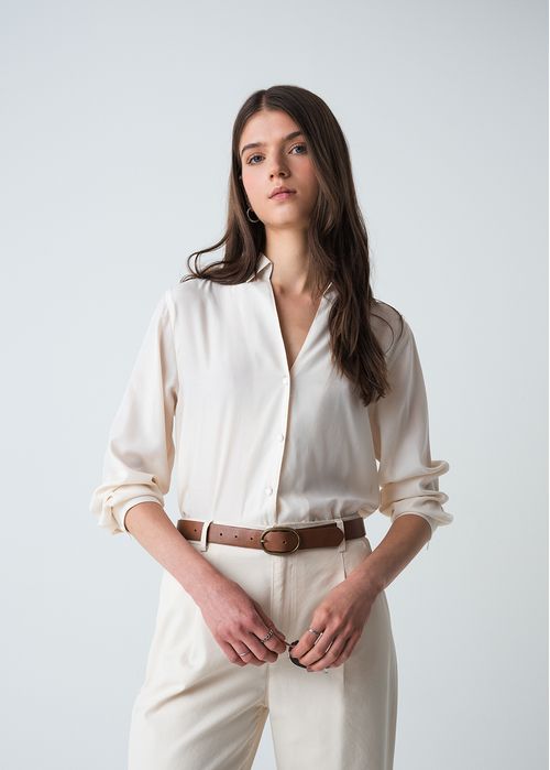 Camisa con cuello en V
