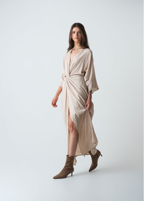 Vestido con diseño drapeado