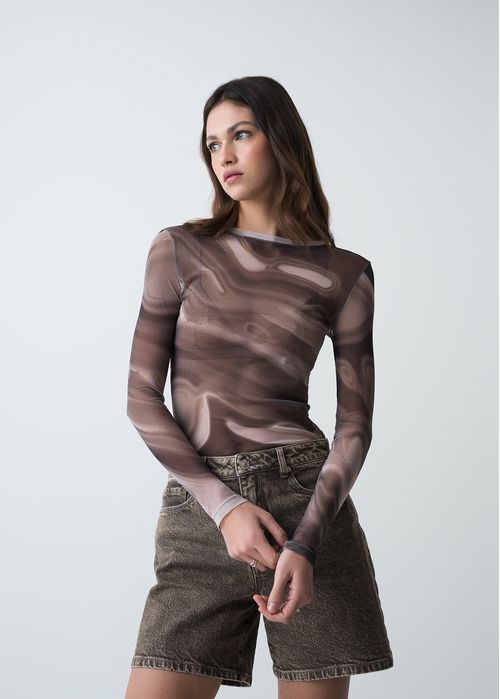 Camiseta con transparencia estampada