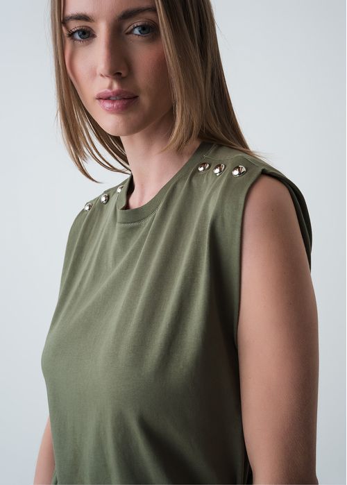 Camiseta con detalles en hombros