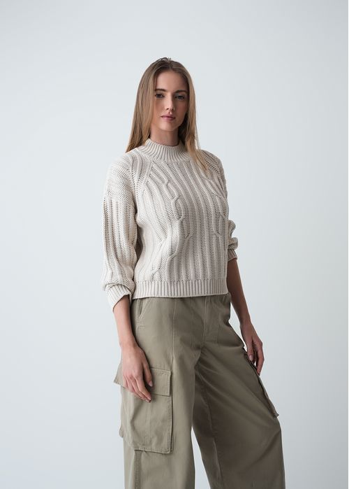 Buzo con tejido trenzado