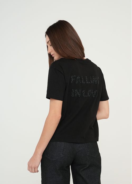 Camiseta con texto brillante