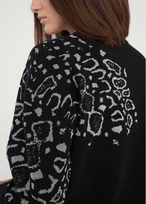 Buzo tejido de animal print