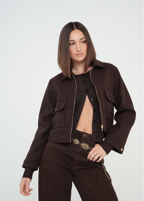 Chaqueta con detalles dorados