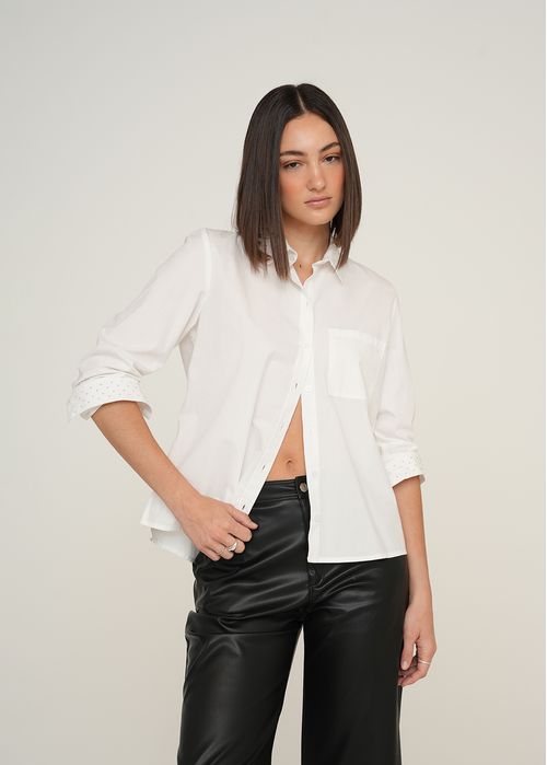 Camisa con detalles brillantes