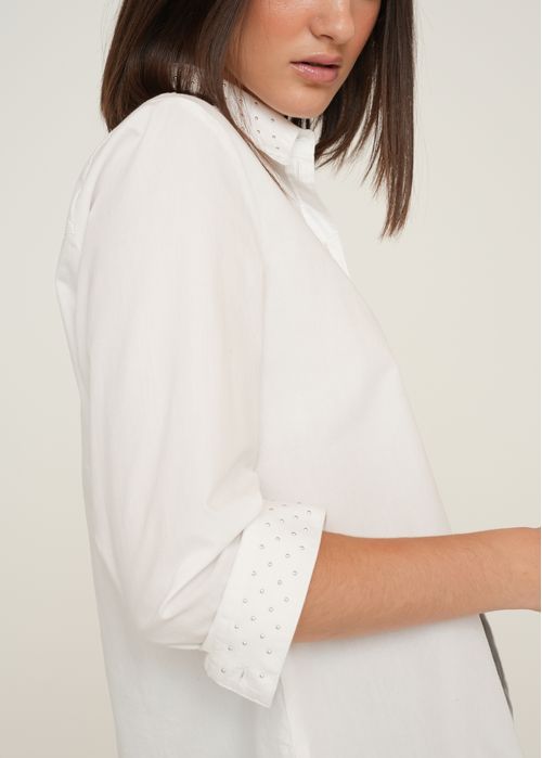 Camisa con detalles brillantes