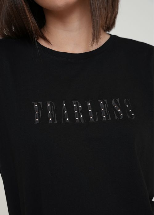 Camiseta con brillo en texto