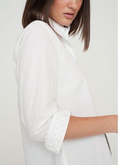 Camisa con detalles brillantes