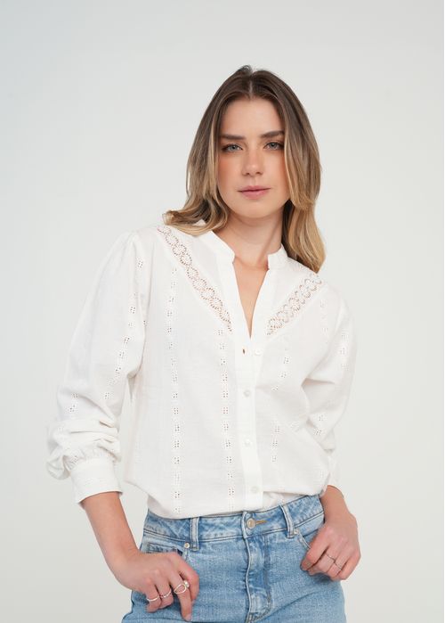 Camisa manga larga con detalles desagujados