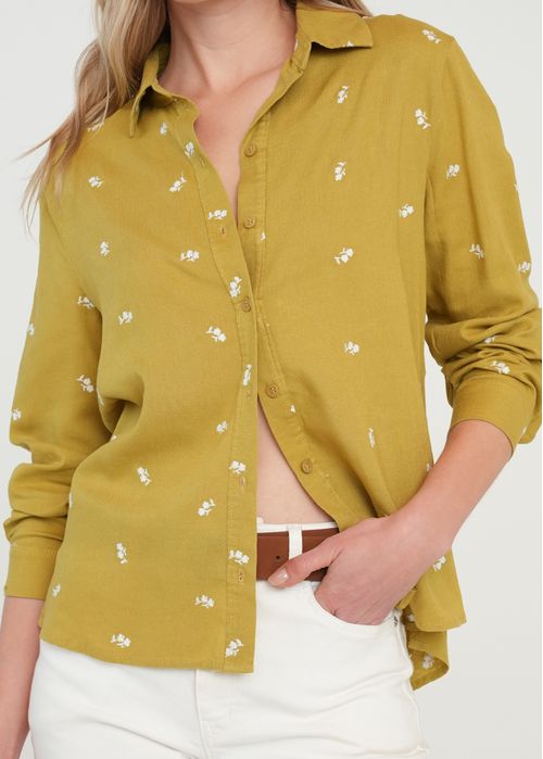 Camisa manga larga con flores bordadas