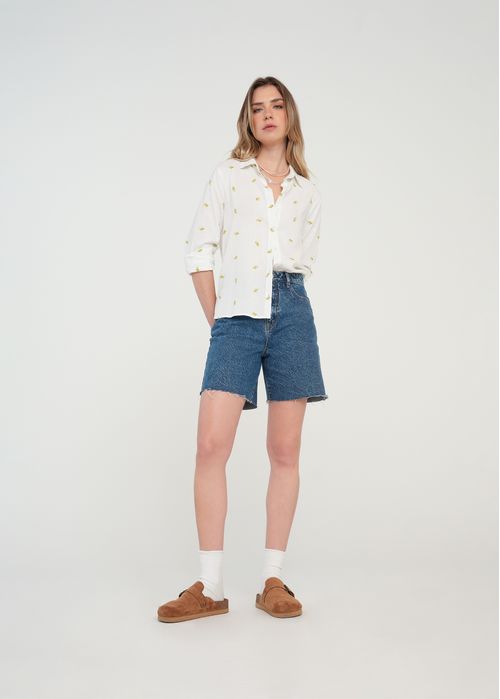 Camisa manga larga con flores bordadas