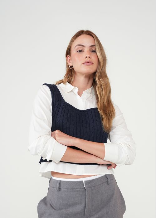 Camisa con chaleco bordado