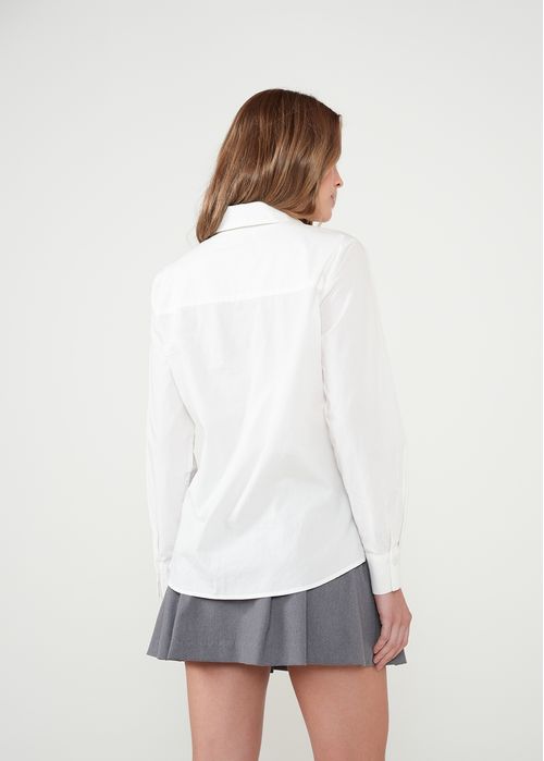 Camisa con corazón bordado