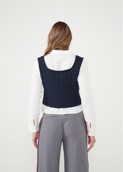 Camisa con chaleco bordado