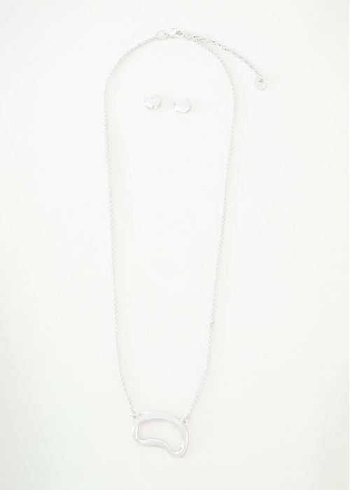 Set de collar y aretes plateados