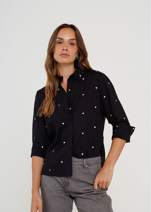 Camisa con corazones