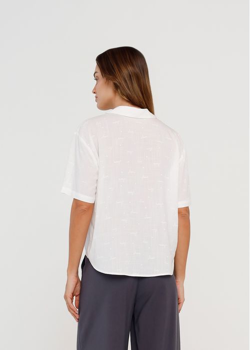 Camisa con largo asimétrico