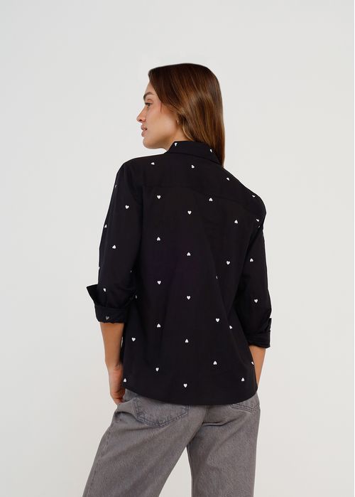 Camisa con corazones