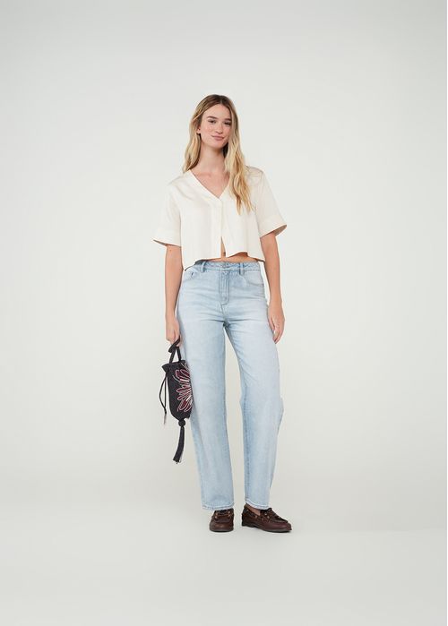 Camisa corta con escote