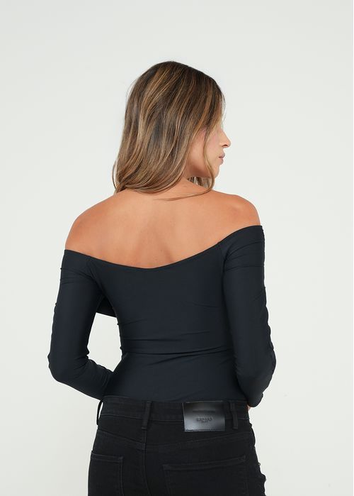 Camiseta ajustada con escote