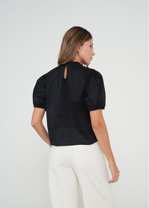 Camisa con volumen en mangas