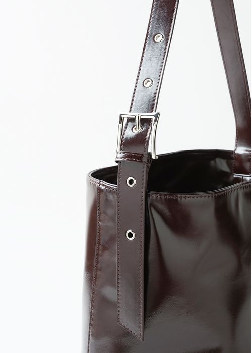Bolso mediano tipo cuero