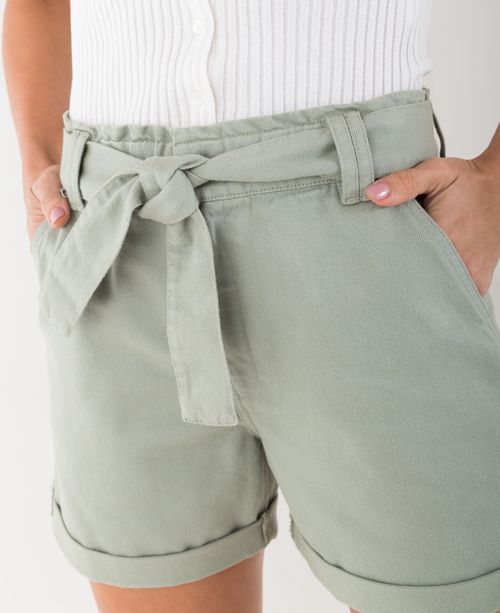 Short para mujer verde estilo Paper Bag con cinturón extraíble