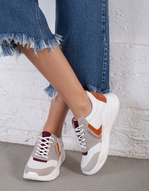 Zapatos de suela blanca en combinación de tonos