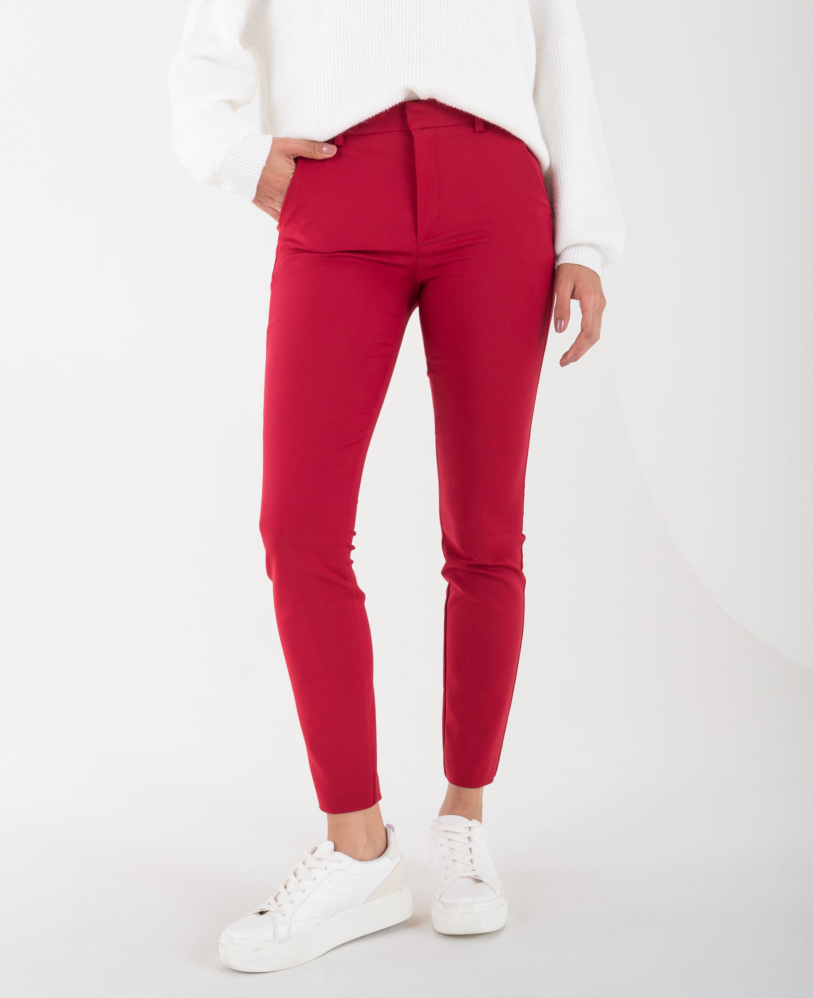 Pantalón rojo intenso slim fit con pinzas y dobladillo